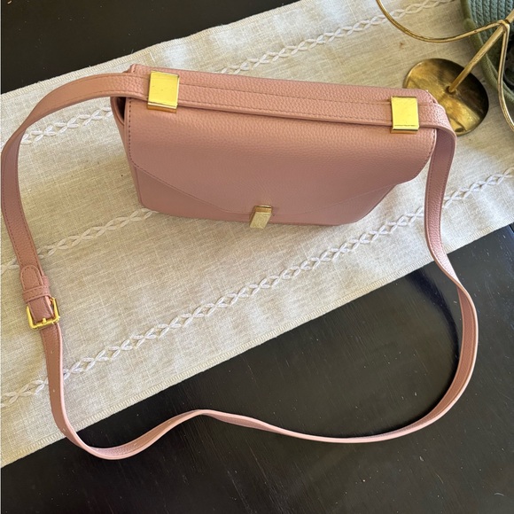 Kate Loxton Like New Crossbody Bag - Picture 2 of 5